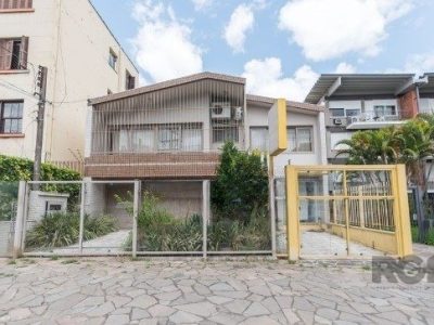 Casa à venda com 429m², 4 quartos, 4 suítes, 3 vagas no bairro Petrópolis em Porto Alegre - Foto 4