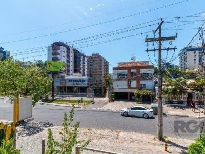 Casa à venda com 429m², 4 quartos, 4 suítes, 3 vagas no bairro Petrópolis em Porto Alegre - Foto 24