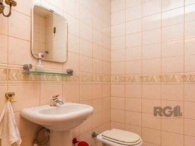 Casa à venda com 429m², 4 quartos, 4 suítes, 3 vagas no bairro Petrópolis em Porto Alegre - Foto 34