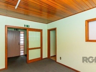 Casa à venda com 429m², 4 quartos, 4 suítes, 3 vagas no bairro Petrópolis em Porto Alegre - Foto 37