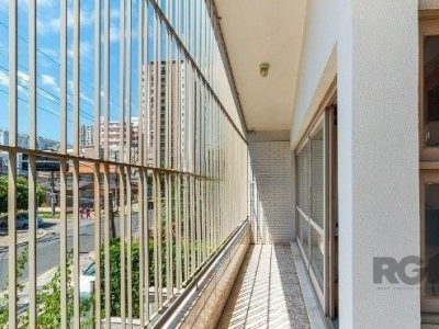 Casa à venda com 429m², 4 quartos, 4 suítes, 3 vagas no bairro Petrópolis em Porto Alegre - Foto 44