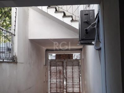 Casa à venda com 250m², 4 quartos, 1 suíte, 3 vagas no bairro Menino Deus em Porto Alegre - Foto 4