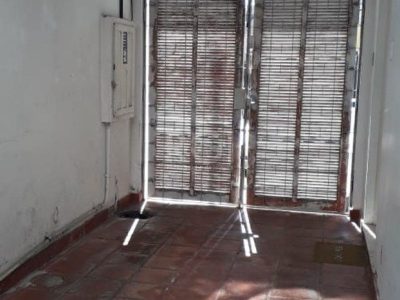 Casa à venda com 250m², 4 quartos, 1 suíte, 3 vagas no bairro Menino Deus em Porto Alegre - Foto 3