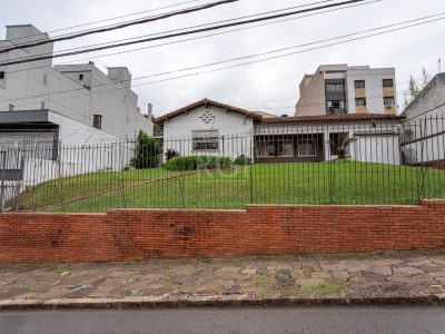 Casa à venda com 285m², 3 quartos, 1 suíte, 3 vagas no bairro Petrópolis em Porto Alegre - Foto 39