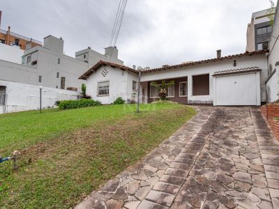 Casa à venda com 285m², 3 quartos, 1 suíte, 3 vagas no bairro Petrópolis em Porto Alegre - Foto 40