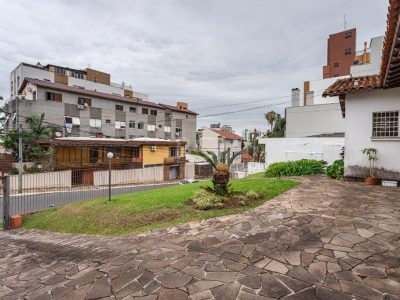 Casa à venda com 285m², 3 quartos, 1 suíte, 3 vagas no bairro Petrópolis em Porto Alegre - Foto 45