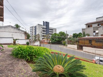 Casa à venda com 285m², 3 quartos, 1 suíte, 3 vagas no bairro Petrópolis em Porto Alegre - Foto 42