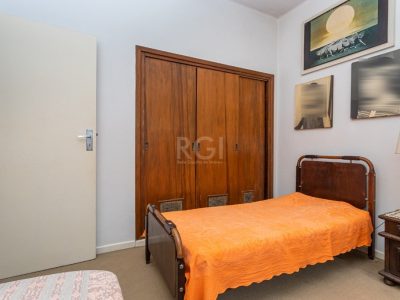 Casa à venda com 285m², 3 quartos, 1 suíte, 3 vagas no bairro Petrópolis em Porto Alegre - Foto 18