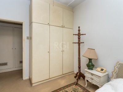 Casa à venda com 285m², 3 quartos, 1 suíte, 3 vagas no bairro Petrópolis em Porto Alegre - Foto 21