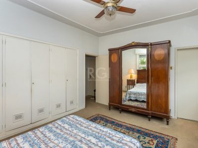 Casa à venda com 285m², 3 quartos, 1 suíte, 3 vagas no bairro Petrópolis em Porto Alegre - Foto 25