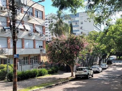 Apartamento à venda com 93m², 3 quartos, 1 suíte, 1 vaga no bairro Moinhos de Vento em Porto Alegre - Foto 3