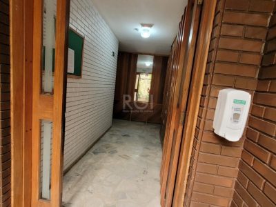 Apartamento à venda com 93m², 3 quartos, 1 suíte, 1 vaga no bairro Moinhos de Vento em Porto Alegre - Foto 4