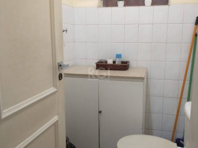 Casa à venda com 152m², 3 quartos, 3 vagas no bairro Medianeira em Porto Alegre - Foto 10