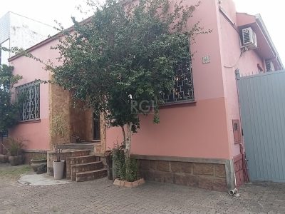 Casa à venda com 152m², 3 quartos, 3 vagas no bairro Medianeira em Porto Alegre - Foto 14