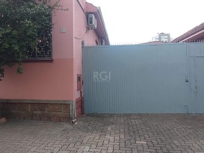 Casa à venda com 152m², 3 quartos, 3 vagas no bairro Medianeira em Porto Alegre - Foto 15