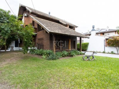 Casa à venda com 250m², 5 quartos, 2 suítes, 6 vagas no bairro Tristeza em Porto Alegre - Foto 2