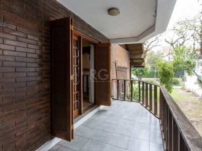 Casa à venda com 250m², 5 quartos, 2 suítes, 6 vagas no bairro Tristeza em Porto Alegre - Foto 13