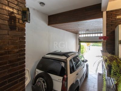 Casa à venda com 250m², 5 quartos, 2 suítes, 6 vagas no bairro Tristeza em Porto Alegre - Foto 26