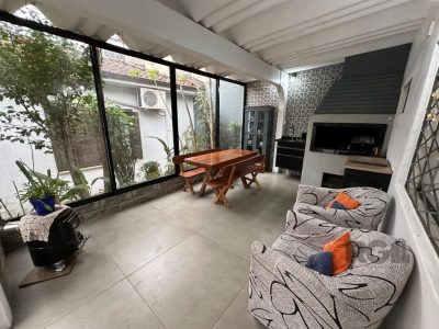 Casa à venda com 260m², 3 quartos, 2 vagas no bairro Medianeira em Porto Alegre - Foto 11