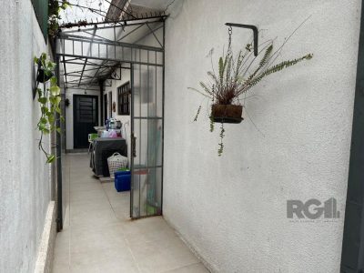 Casa à venda com 260m², 3 quartos, 2 vagas no bairro Medianeira em Porto Alegre - Foto 21