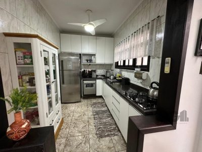 Casa à venda com 260m², 3 quartos, 2 vagas no bairro Medianeira em Porto Alegre - Foto 24