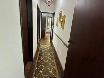 Casa à venda com 260m², 3 quartos, 2 vagas no bairro Medianeira em Porto Alegre - Foto 28