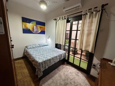 Casa à venda com 260m², 3 quartos, 2 vagas no bairro Medianeira em Porto Alegre - Foto 30