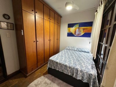 Casa à venda com 260m², 3 quartos, 2 vagas no bairro Medianeira em Porto Alegre - Foto 32