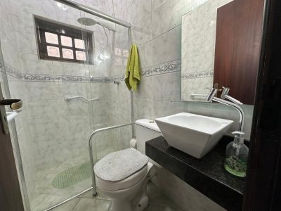 Casa à venda com 260m², 3 quartos, 2 vagas no bairro Medianeira em Porto Alegre - Foto 36