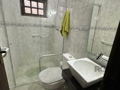 Casa à venda com 260m², 3 quartos, 2 vagas no bairro Medianeira em Porto Alegre - Foto 37