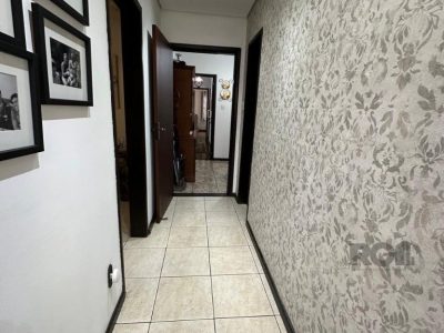 Casa à venda com 260m², 3 quartos, 2 vagas no bairro Medianeira em Porto Alegre - Foto 45