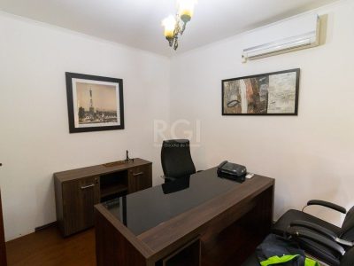 Casa à venda com 500m², 4 quartos, 1 suíte, 5 vagas no bairro Boa Vista em Porto Alegre - Foto 10