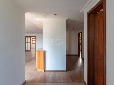 Casa à venda com 460m², 4 quartos, 1 suíte, 4 vagas no bairro Cristal em Porto Alegre - Foto 3