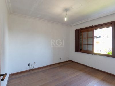 Casa à venda com 460m², 4 quartos, 1 suíte, 4 vagas no bairro Cristal em Porto Alegre - Foto 15