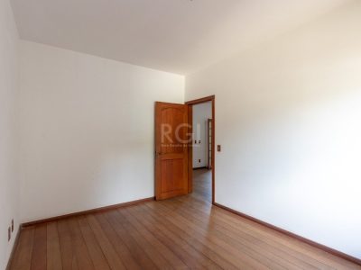 Casa à venda com 460m², 4 quartos, 1 suíte, 4 vagas no bairro Cristal em Porto Alegre - Foto 31