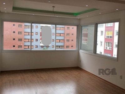 Apartamento à venda com 87m², 2 quartos, 1 suíte, 2 vagas no bairro Passo d'Areia em Porto Alegre - Foto 2