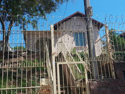 Casa à venda com 108m², 4 quartos, 1 vaga no bairro Santa Tereza em Porto Alegre - Foto 2