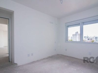 Apartamento à venda com 68m², 2 quartos, 1 suíte, 1 vaga no bairro Passo d'Areia em Porto Alegre - Foto 11