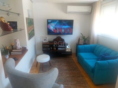 Apartamento à venda com 114m², 4 quartos, 1 suíte, 2 vagas no bairro Petrópolis em Porto Alegre - Foto 2