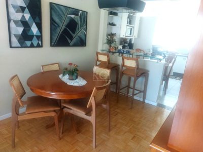 Apartamento à venda com 114m², 4 quartos, 1 suíte, 2 vagas no bairro Petrópolis em Porto Alegre - Foto 3