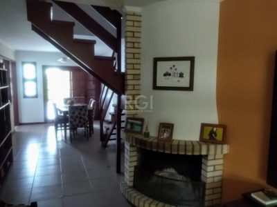 Casa à venda com 188m², 3 quartos, 1 suíte, 2 vagas no bairro Ipanema em Porto Alegre - Foto 3