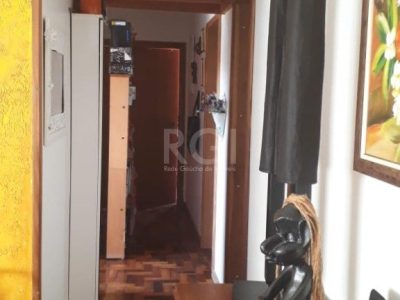 Apartamento à venda com 75m², 3 quartos, 1 vaga no bairro Cristal em Porto Alegre - Foto 2