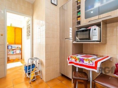 Apartamento à venda com 77m², 3 quartos, 1 suíte, 1 vaga no bairro Menino Deus em Porto Alegre - Foto 7