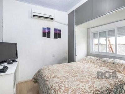 Casa à venda com 200m², 4 quartos no bairro Partenon em Porto Alegre - Foto 4