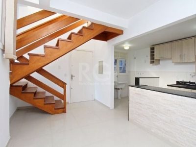 Apartamento à venda com 110m², 4 quartos, 1 suíte, 4 vagas no bairro Ipanema em Porto Alegre - Foto 12