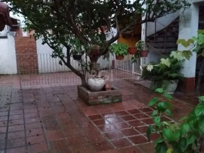 Casa à venda com 400m², 5 quartos, 3 vagas no bairro Santana em Porto Alegre - Foto 14