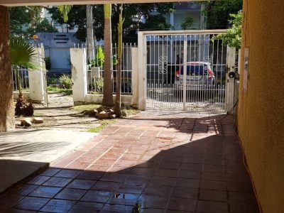 Casa à venda com 400m², 5 quartos, 3 vagas no bairro Santana em Porto Alegre - Foto 18