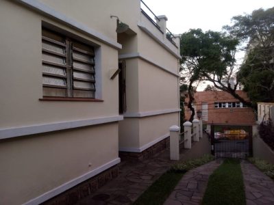 Casa à venda com 320m², 4 quartos, 2 suítes, 5 vagas no bairro Santo Antônio em Porto Alegre - Foto 17