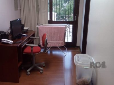 Casa à venda com 320m², 4 quartos, 2 suítes, 5 vagas no bairro Santo Antônio em Porto Alegre - Foto 19