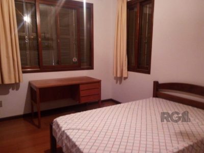 Casa à venda com 320m², 4 quartos, 2 suítes, 5 vagas no bairro Santo Antônio em Porto Alegre - Foto 26